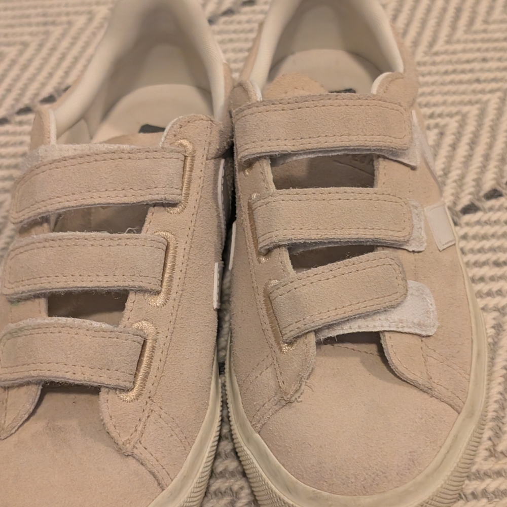 Veja Cream Velcro Sneakers W:8 Lightly Worn